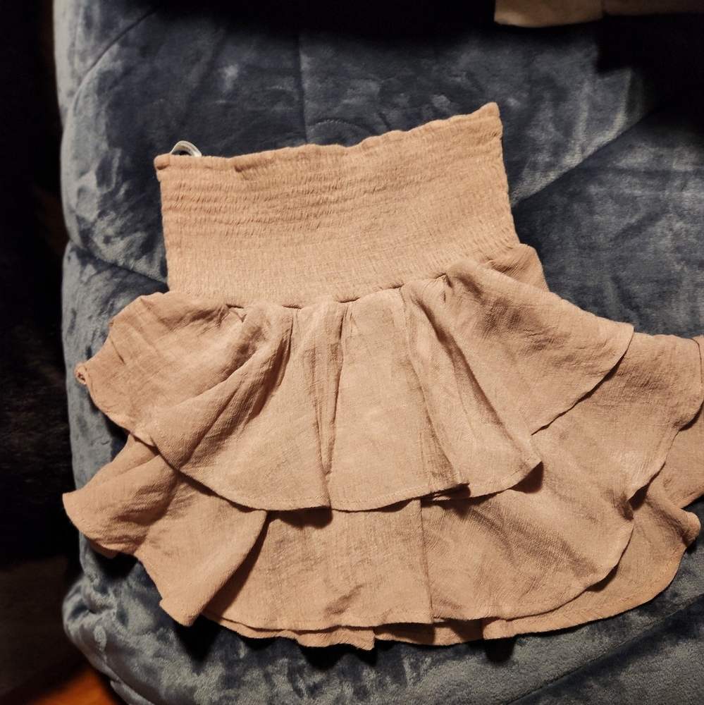 Juniors beige skirt